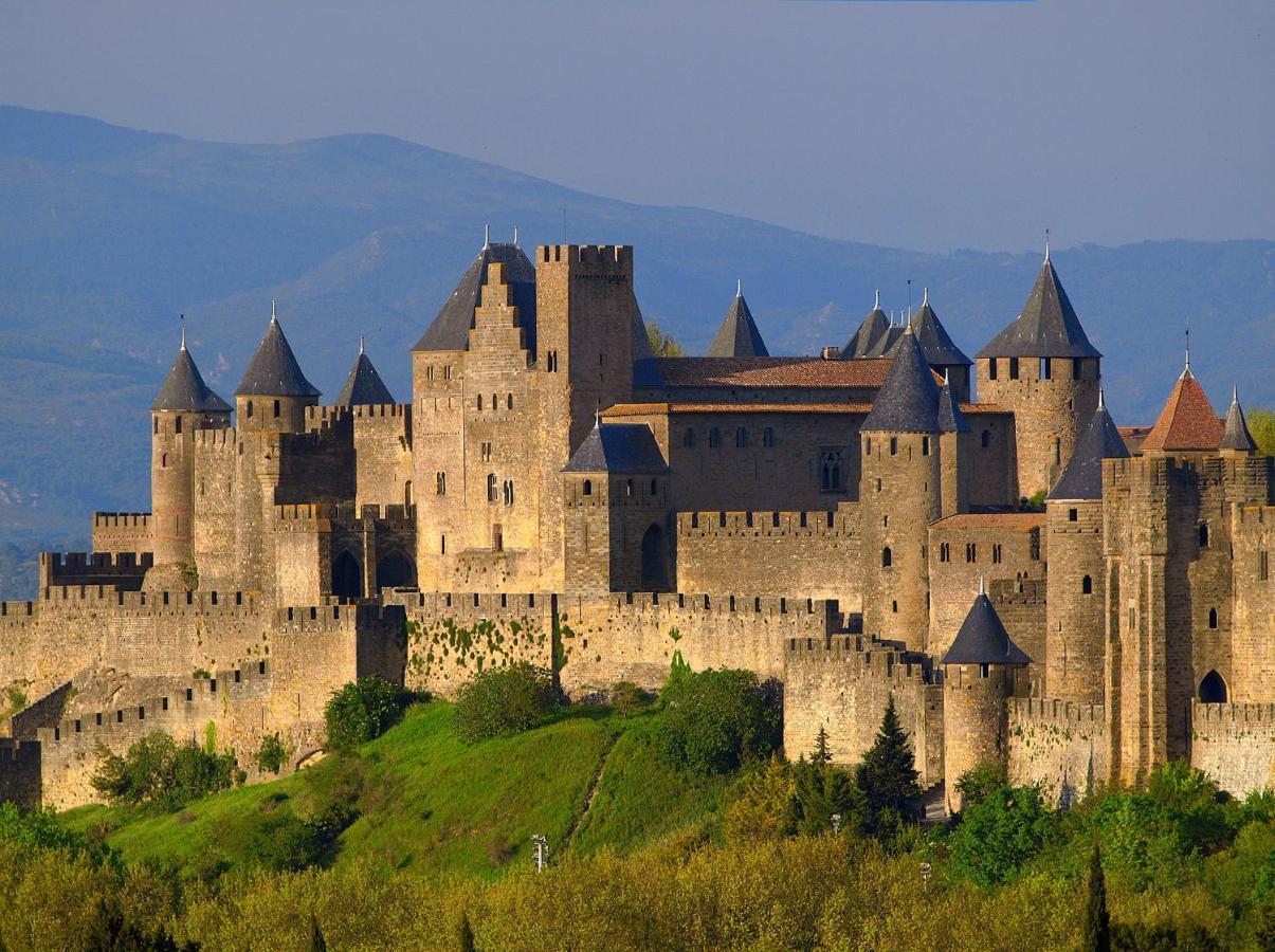 Joséphine Dans Tour Médiévale - Carcassonne * Saint-Hilaire-de l'Aude